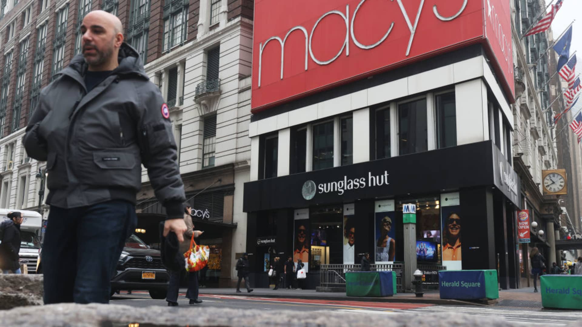 Macy’s slashes its rotund-one year outlook even as earnings beat