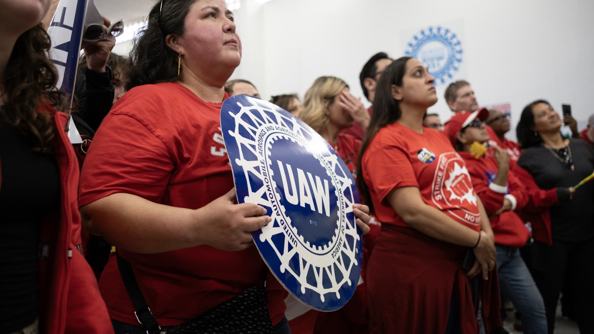 UAW Mack Trucks union people to be a part of putting Detroit autoworkers on picket lines after balloting down tentative deal