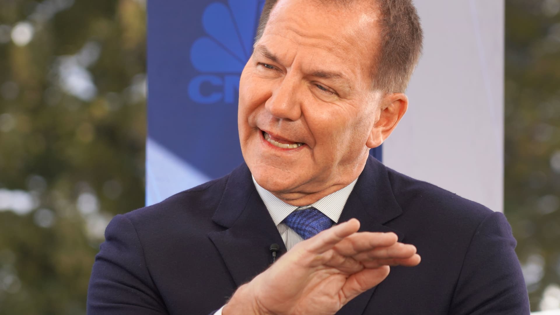 Paul Tudor Jones says it’s engaging to fancy shares given geopolitical dangers, ragged U.S. fiscal set