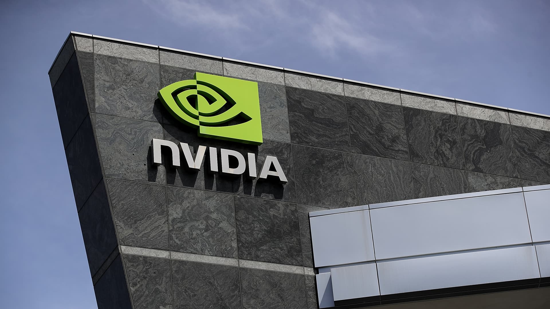 U.S. curbs export of extra AI chips, alongside side Nvidia H800, to China