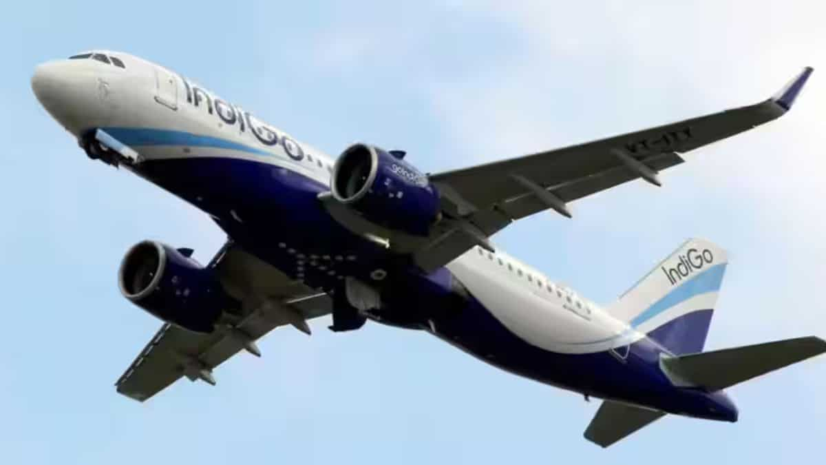 Hyderabad-poke IndiGo flight makes emergency touchdown in Karachi, passenger dies