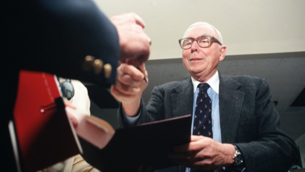 Charlie Munger’s sharp wit became Berkshire meetings into uproarious affairs. Right here’s a pattern