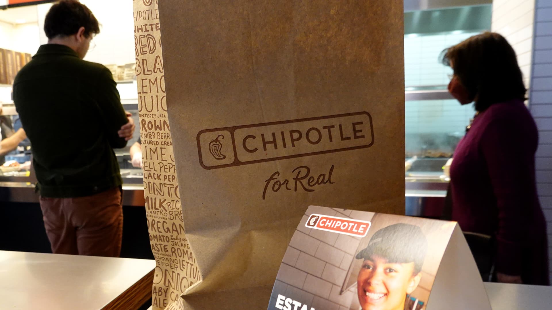 Chipotle earnings crush estimates as restaurant web page online traffic grows 7.4%