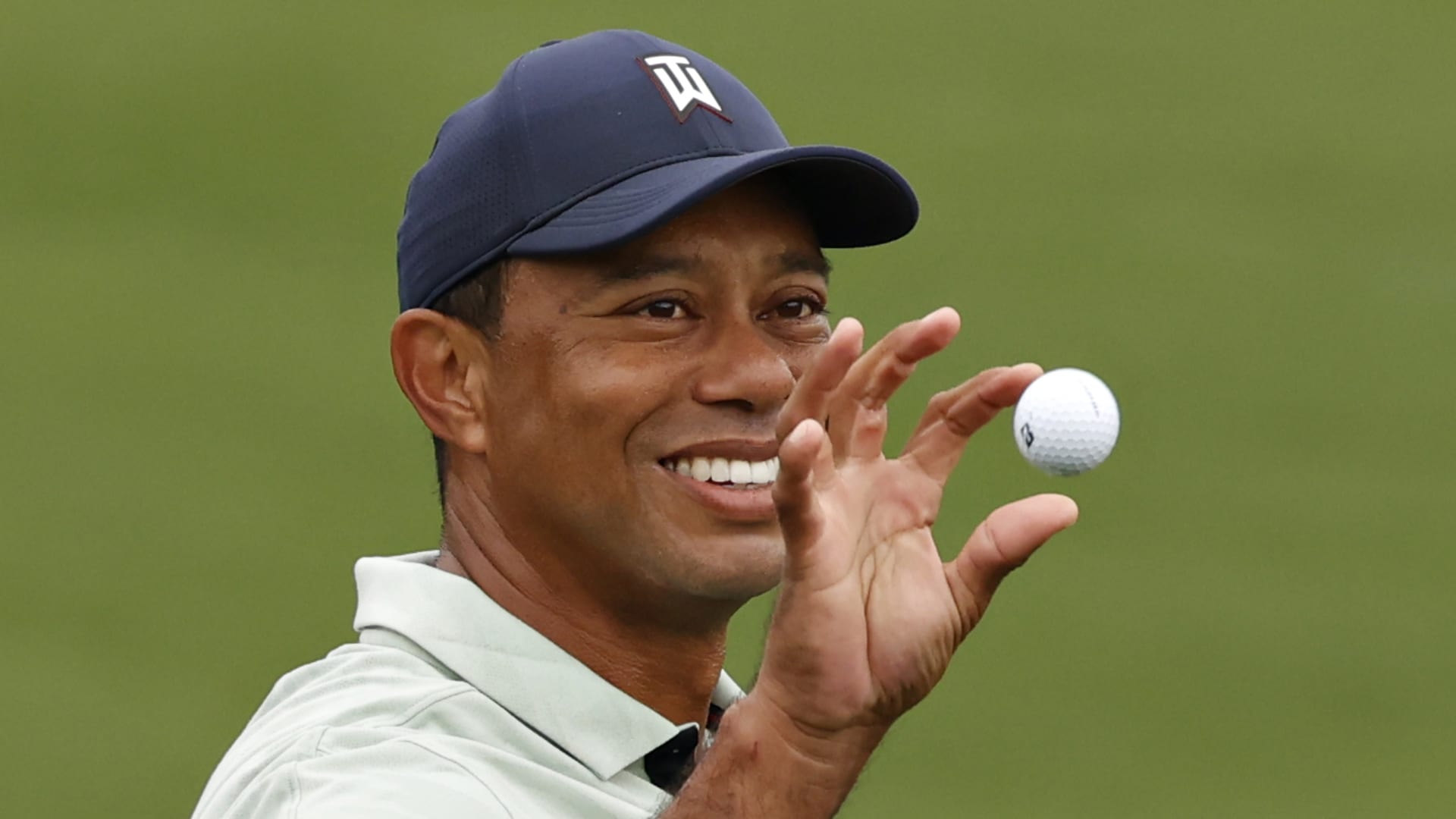 Tiger Woods signs attire and shoes contend with TaylorMade following his destroy up with Nike