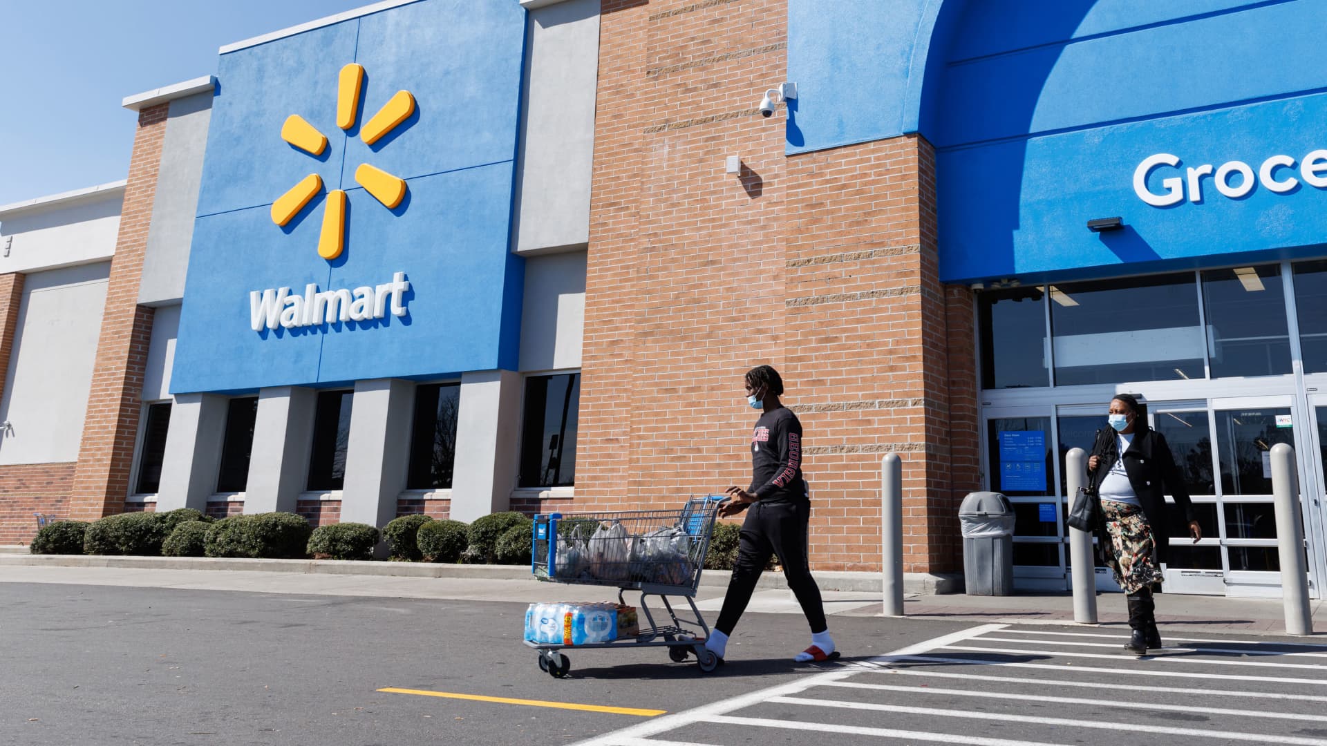 Walmart will hiss earnings ahead of the bell. Here’s what to expect