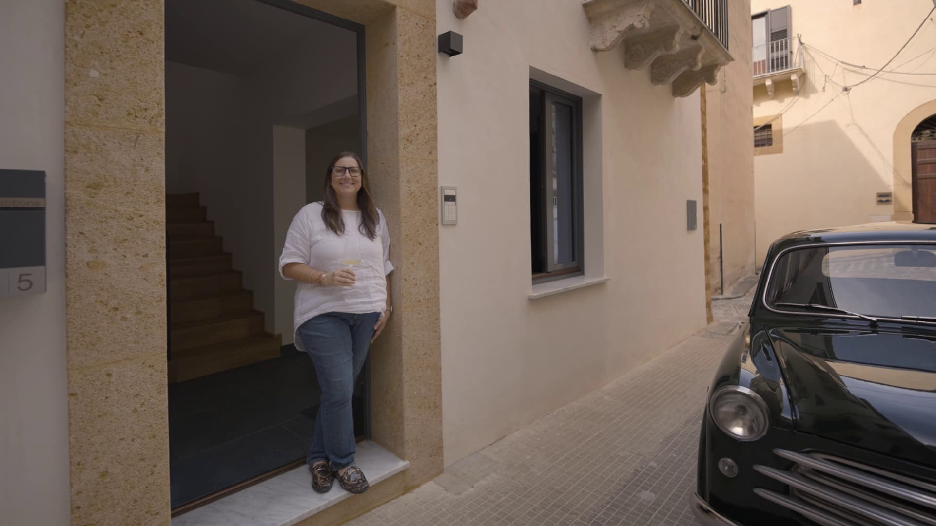 This American bought a $1 home in Italy and spent $446,000 renovating it—it improved her work-lifestyles steadiness