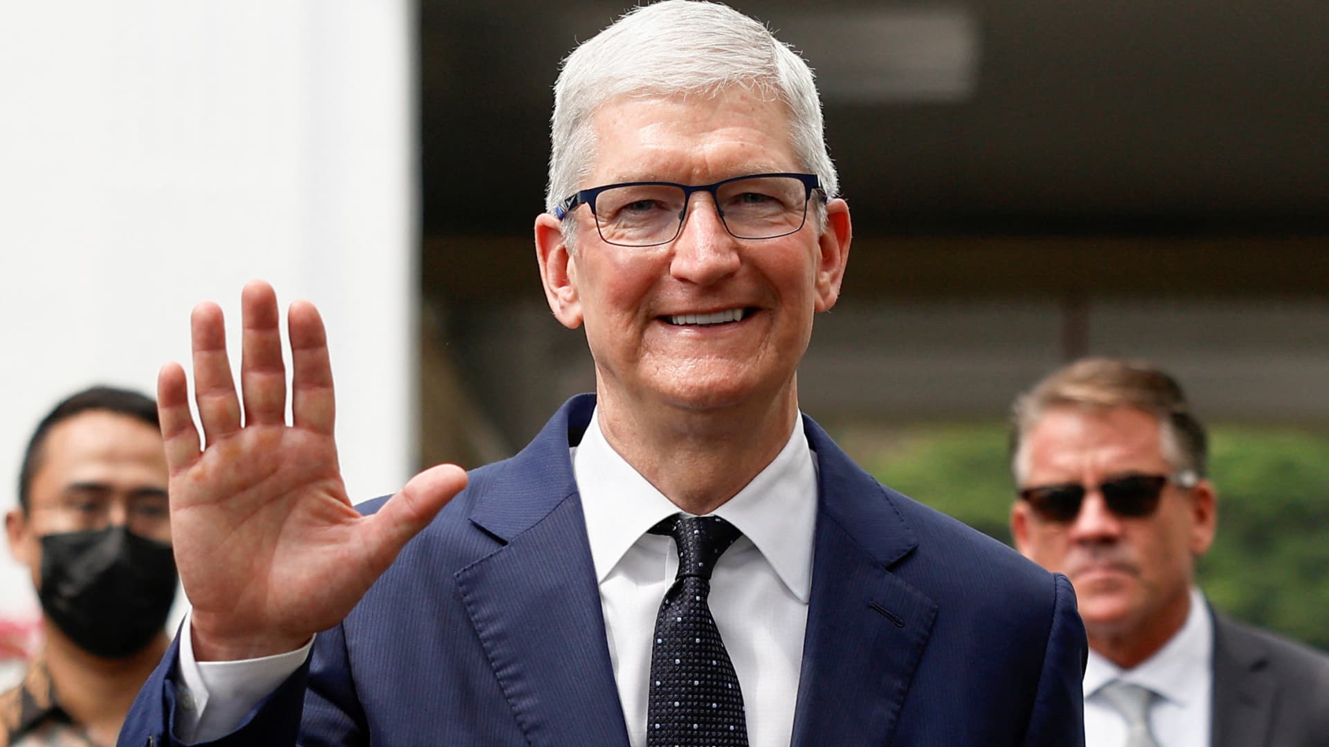 Apple publicizes greatest-ever $110 billion share buyback as iPhone sales drop 10%