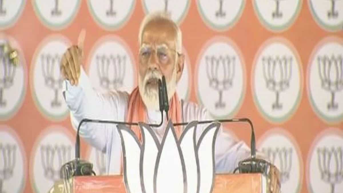 PM Modi takes dig at Akhilesh Yadav; ‘ask Mamata why she calls of us of UP outsiders’