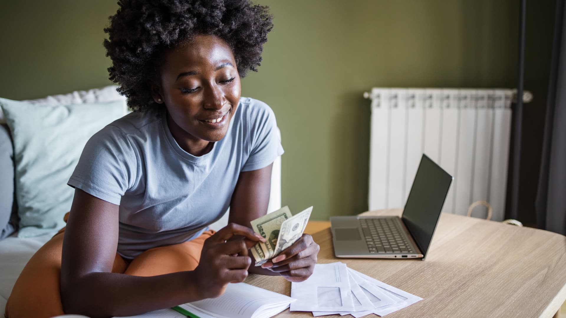 Here are some alternatives to diminish taxes to your financial savings hobby this 365 days