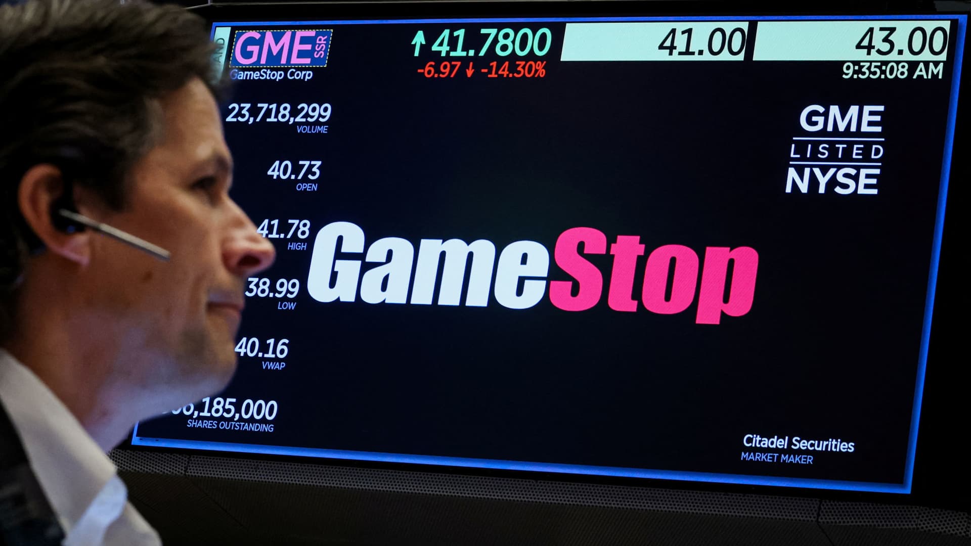 GameStop shares rise 25% in premarket shopping and selling after $933 million stock sale