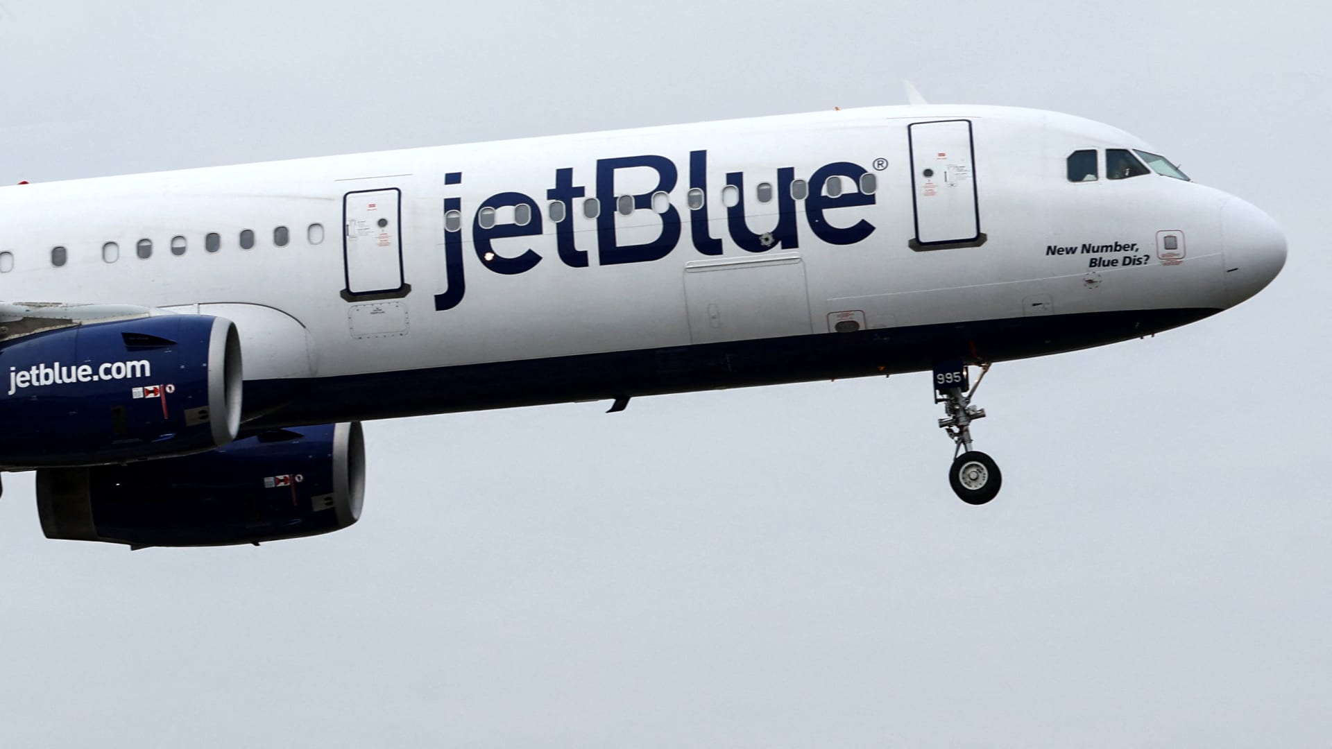 JetBlue jumps 20% after shock profit, $3 billion airplane spending deferral