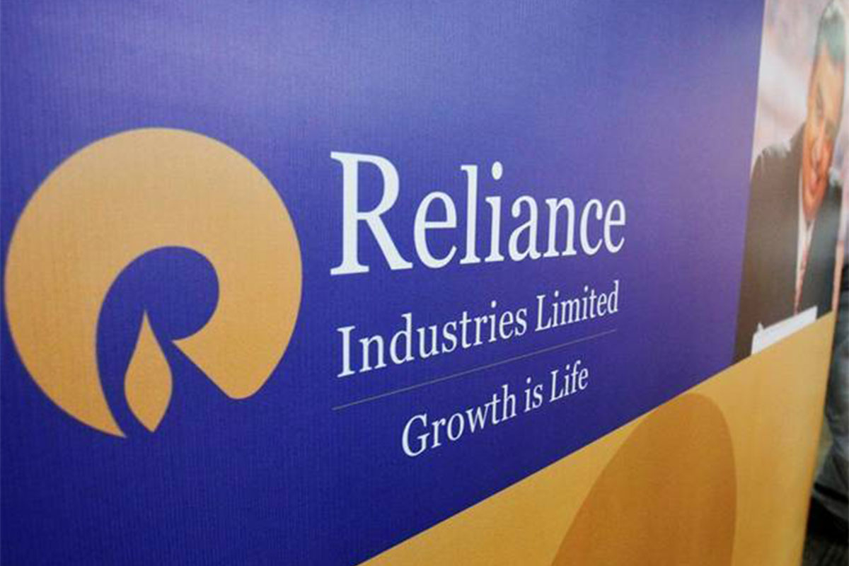 Reliance Industries share price trades lower after 44th AGM